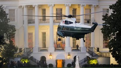 ترامب يُغادر المستشفى متوجهًا إلى البيت الأبيض بعد تلقي علاج 