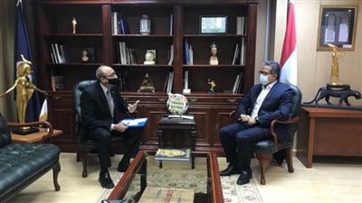 العناني يبحث دعم المرشدين السياحيين