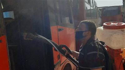 رش وتطهير سيارات وأتوبيسات مشروع النقل الداخلى بالبحيرة