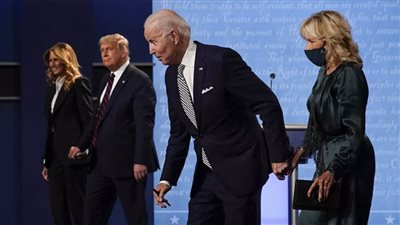 بايدن يطالب بعدم إجراء مناظرة 15 أكتوبر إذا استمرت إصابة ترامب بكورونا