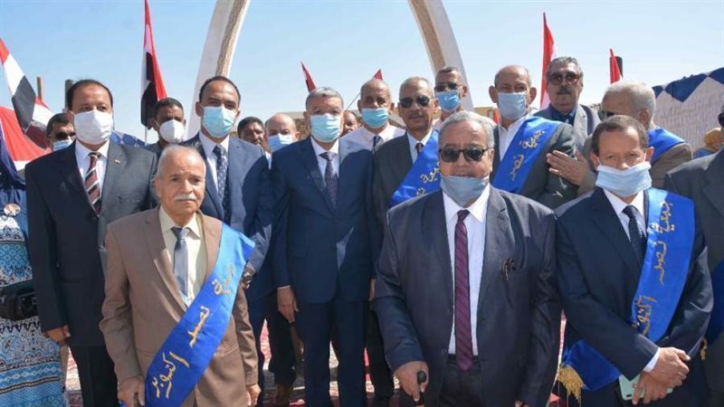محافظ المنيا مع المحاربين