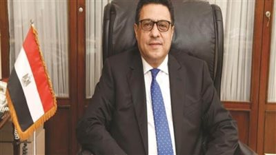 سفير مصر لدى الكويت يهنئ الشيخ مشعل الأحمد بتزكيته وليًا للعهد