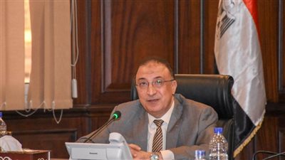 محافظ الإسكندرية يتواجد وسط أهالي منطقة أبو تلات