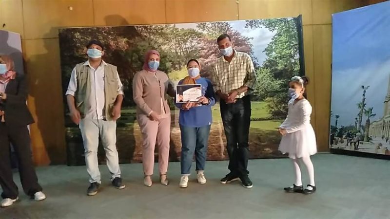 الفنانة روفيدة أثناء