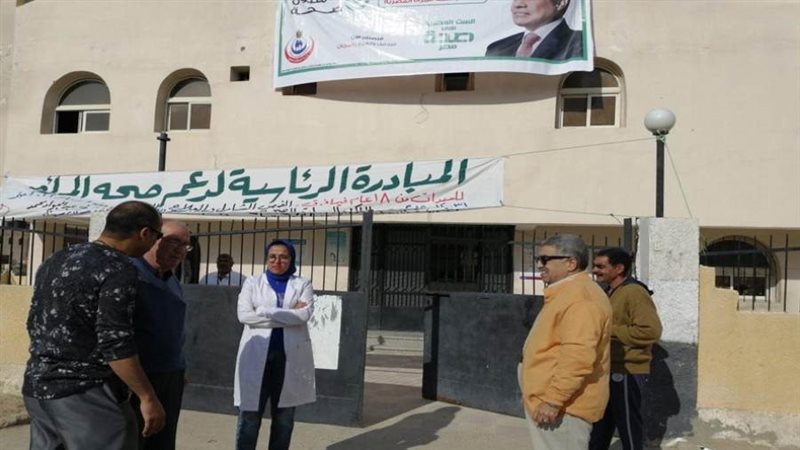 فحص العاملين بمنطقة