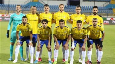 ريكاردو يعقد جلسة مع محمد حمدي ذكي علي هامش مران الإسماعيلي