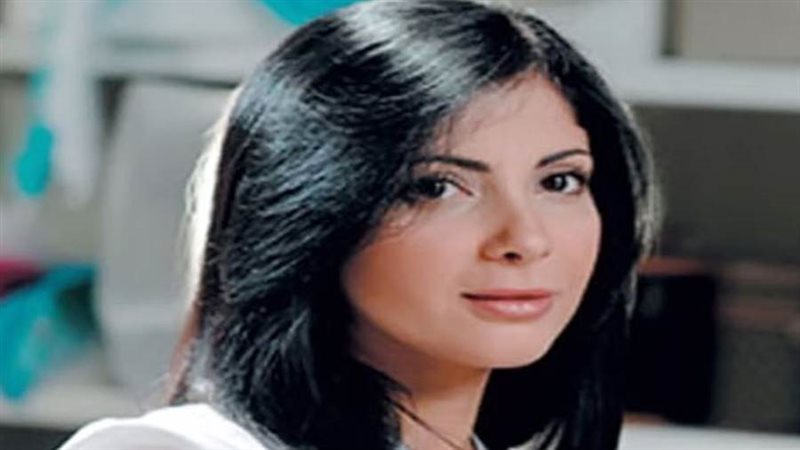 الفنانة منى زكي