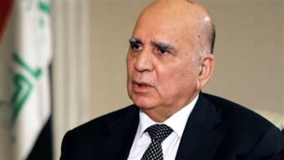 وزير الخارجية العراقي يُغادر مطار القاهرة بعد زيارة عدة أيام