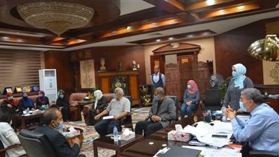 محافظ المنيا لمستحقي مدينة العمال: لن أسمح بالتلاعب في حق مواطن