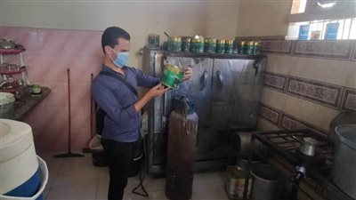إعدام نصف طن أغذية فاسدة وغلق٢٤ منشأة غذائية بالشرقية