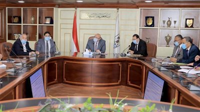 محافظ بني سويف يبحث الموقف التنفيذي للصرف الصحي 