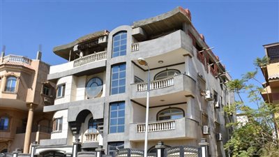 إزالة  دور مخالف بالتجمع الخامس قام مالكه بتنفيذه بعد تفعيل قانون التصالح