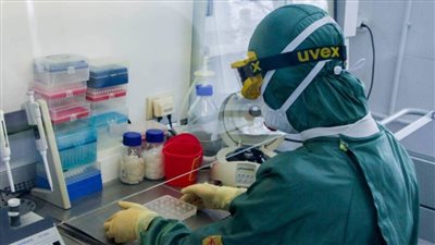 طبيب فرنسي : العالم سيضطر للعيش مع هذا الفيروس حتى نهاية أيامه