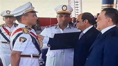 موجز الرابعة.. الرئيس السيسي يشهد حفل تخريج دفعة جديدة من طلبة كلية الشرطة