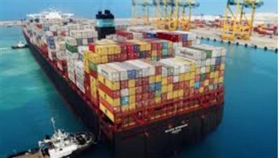 نشاط في حركة السفن والشاحنات بميناء الإسكندرية