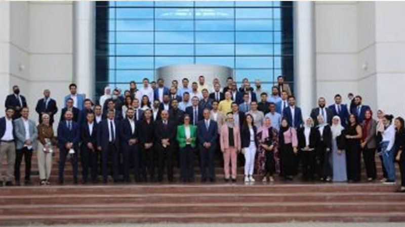 وزير الاتصالات يلتقى