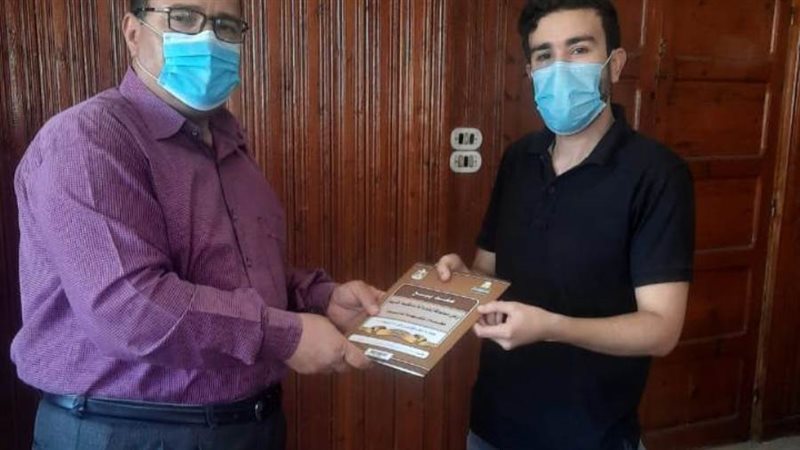 تسليم العقود