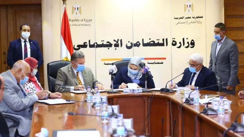 وزيرة التضامن ووزير