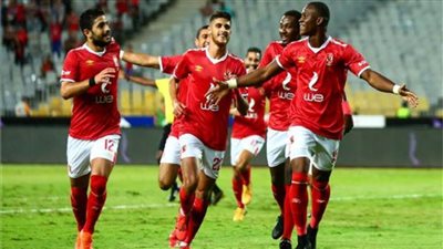 الأهلي يضع قدمًا في نهائي إفريقيا بثنائية في شباك الوداد بالمغرب