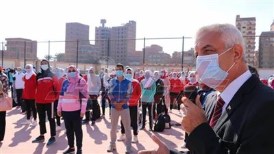 رئيس جامعة المنوفية يشهد تحية العلم في أول يوم دراسي