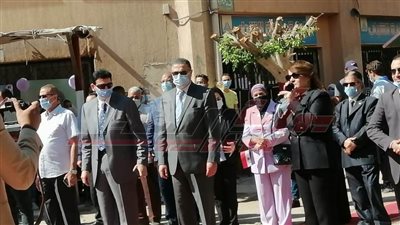 رئيس جامعة بنها يتفقد الدراسة بكليتى الآداب والتجارة 