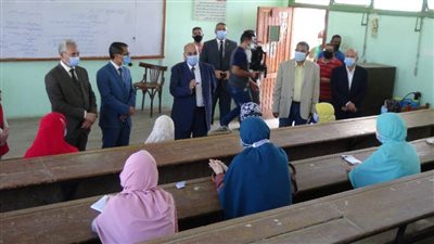 رئيس جامعة المنيا يتابع تطبيق نمط التعليم الهجين للطلاب