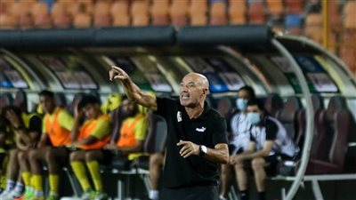 باتشيكو يجتمع بلاعبي الزمالك قبل التحرك إلى ملعب محمد الخامس