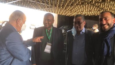 السفير المصري بالمغرب يرافق الزمالك إلى ملعب مباراة الرجاء