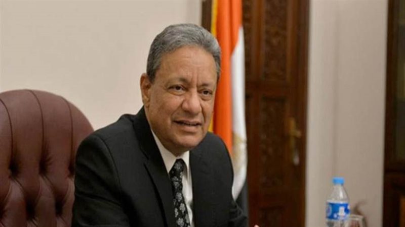 الكاتب الصحفي كرم