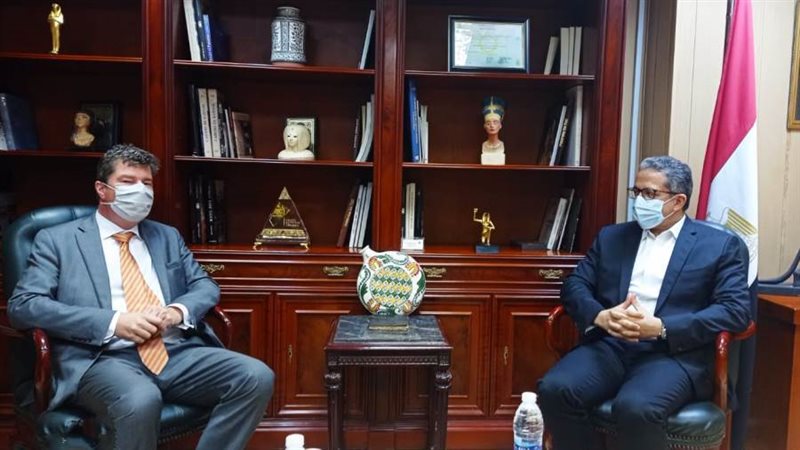 وزير الآثار يستقبل