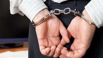 القبض على موظف بحي بالدقهلية تحصّل على مبلغ مالي من عامل خردة