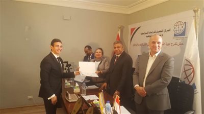 تخريج ٣٠ باحثا بالمركز المصري للدراسات
