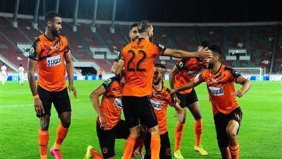 نهضة بركان المغربي يتأهل لنهائي الكونفدرالية بفوزه على حسنية أغادير 2-1