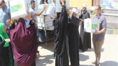 «قافلة الأزهر» توزع مواد غذائية وشنطا مدرسية على أهالي الوادي الجديد