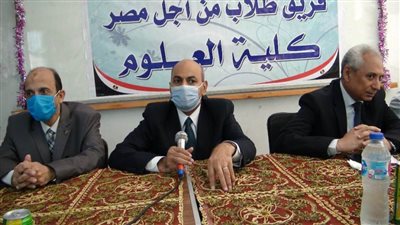 رئيس جامعة المنيا يتابع مدى استيعاب الطلاب للتعليم الهجين