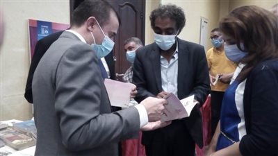 رئيس هيئة قصور الثقافة يتفقد معرضي الخط العربى والكتب بمؤتمر غرب الدلتا