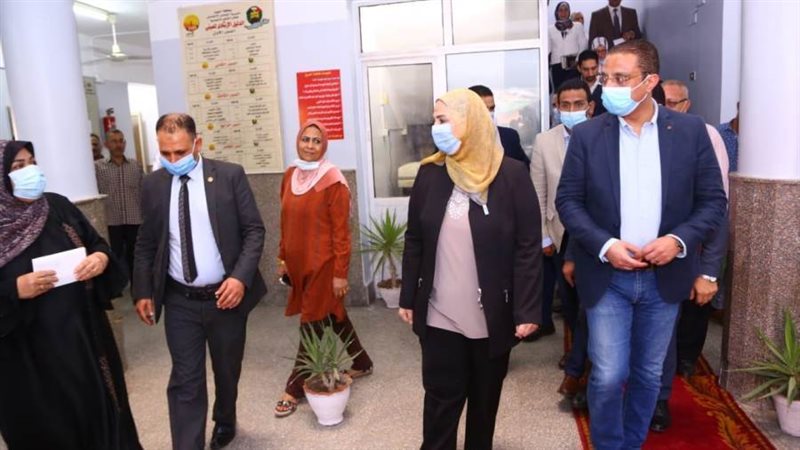 وزيرة التضامن ومحافظ