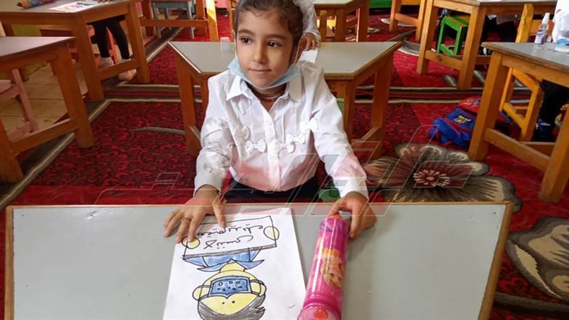 الاطفال يرسمون