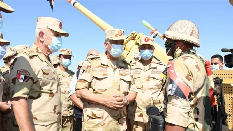 وزير الدفاع يتفقد