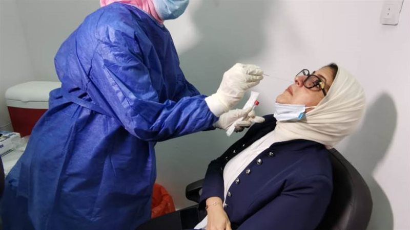 وزيرة الصحة أثناء