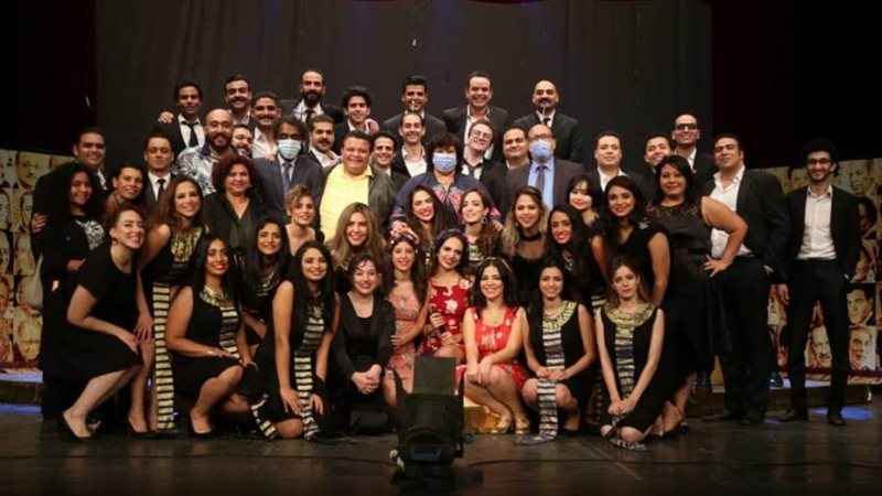 وزيرة الثقافة مع