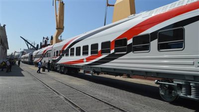 وزير النقل يعلن وصول دفعة جديدة من عربات القطارات