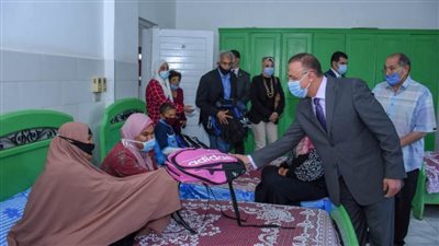 محافظ الإسكندرية يزور مجمع الهلال الأحمر