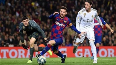 تعرف على حكم مباراة برشلونة والريال في الدوري الإسباني