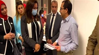 محافظ دمياط تتفقد جناح الأثاث الدمياطي بمعرض 