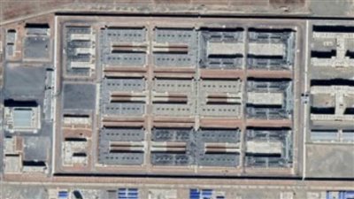 دولة تبني معتقلًا كل 10 أيام رغم أزمتها الاقتصادية