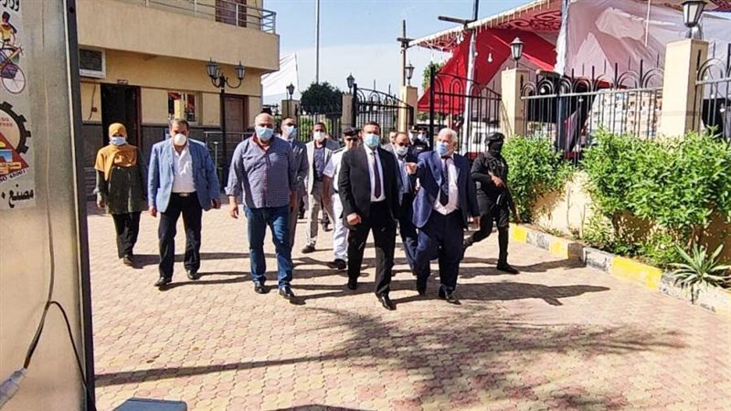 محافظ البحيرة يتابع