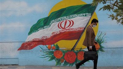 إيران تنوي فرض قيود جديدة إثر زيادة قياسية في إصابات كورونا