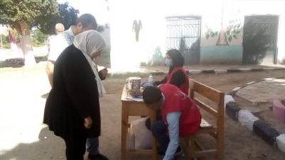 الكشف عن الضغط والسكر للناخبين عقب الإدلاء بأصواتهم في الانتخابات بالمنيا