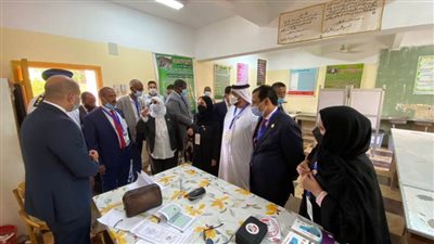 وفد من البرلمان العربي يتابع سير العملية الانتخابية 